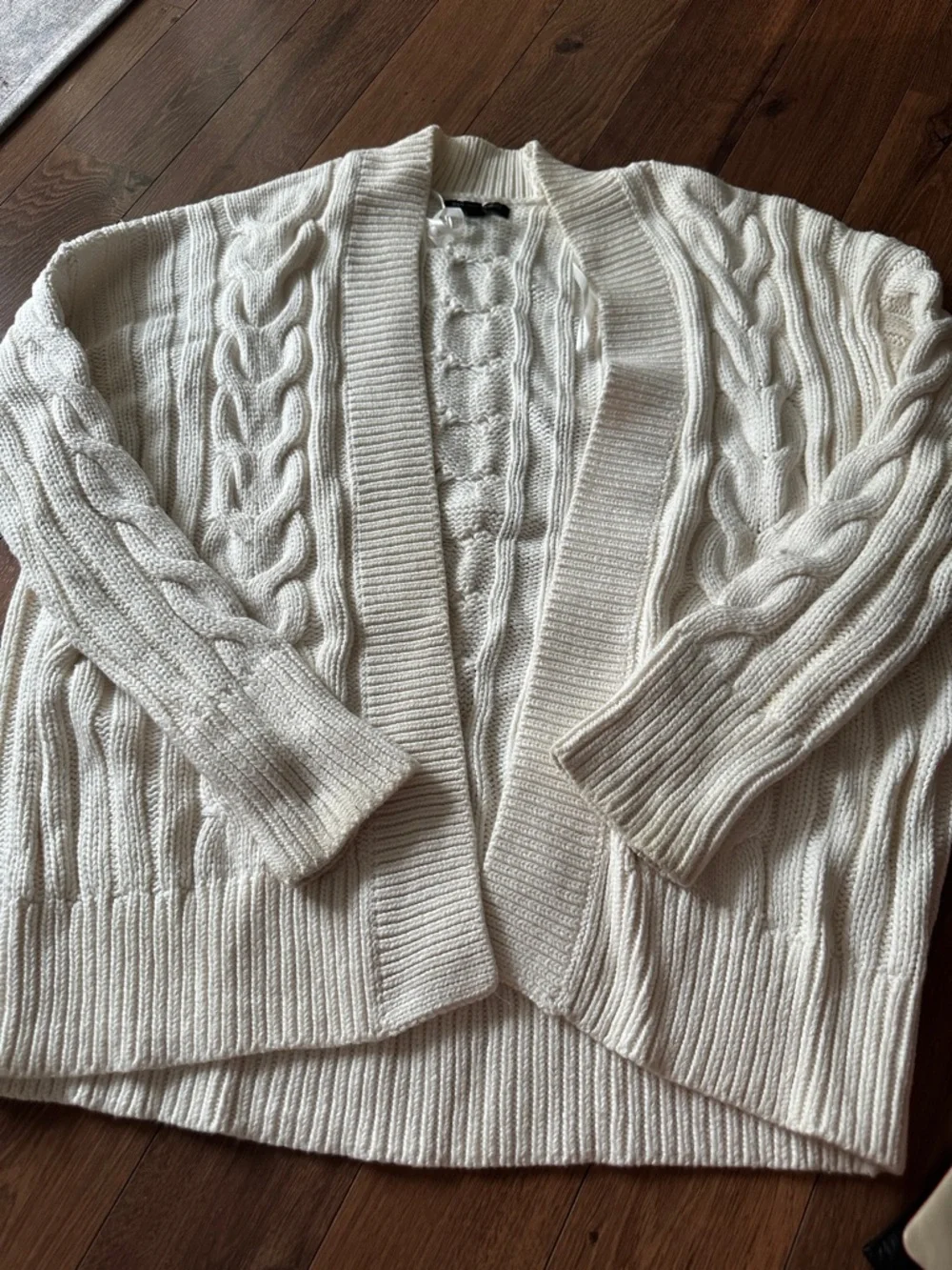 Banana Republic Cable Knit Chunky Cardigan. Medium - Picture 2 of 7
